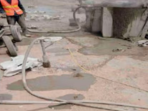 黑水水泥混凝土路面板底注浆技术 路面脱空注浆整治方案