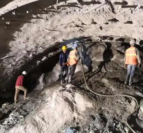 黑水拱顶带模注浆料的施工流程及注意事项